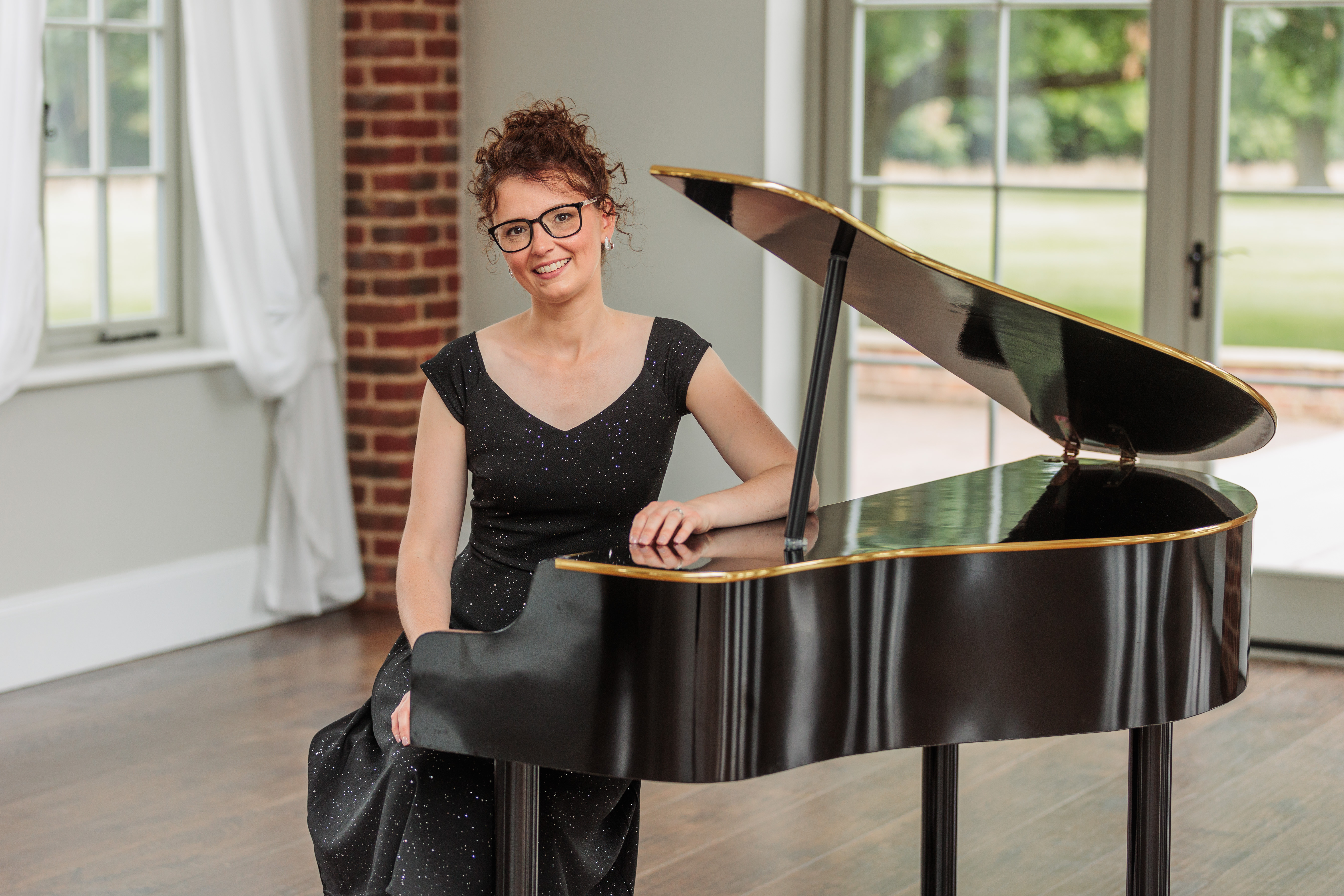 Jenetta Hurst Entertainment & Music